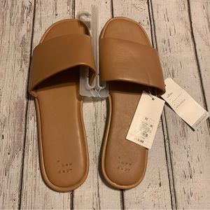 NWT Womens size 11 sandal slides in beautiful tan